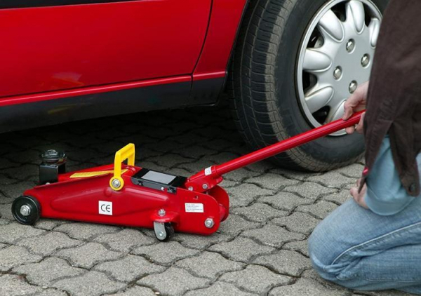 Как правильно выбрать для себя домкрат под разные нужды?