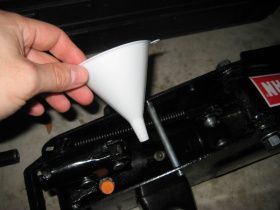 Требования и рекомендации при замене масла в гидравлическом домкрате