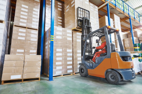 Вилочный погрузчик – основной помощник на складе