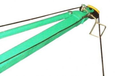 Рычаг концевого выключателя на конце стрелы и блок.