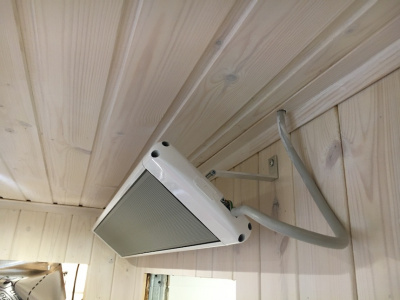 2 кронштейна для крепления ИК на стене