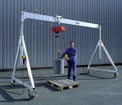 Алюминиевый мобильный козловой кран с ручным приводом ЛККАм-1.0-4000-2500